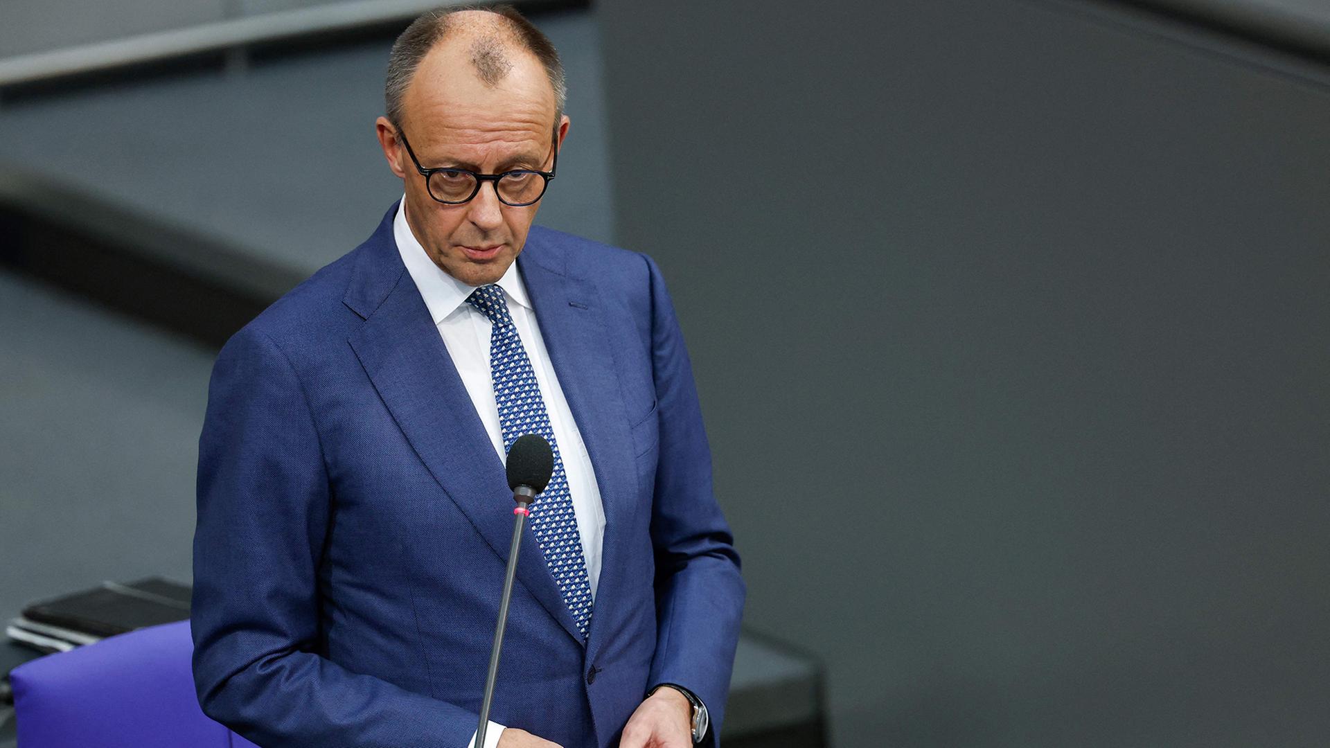 Friedrich Merz spricht im Bundestag. | AFP