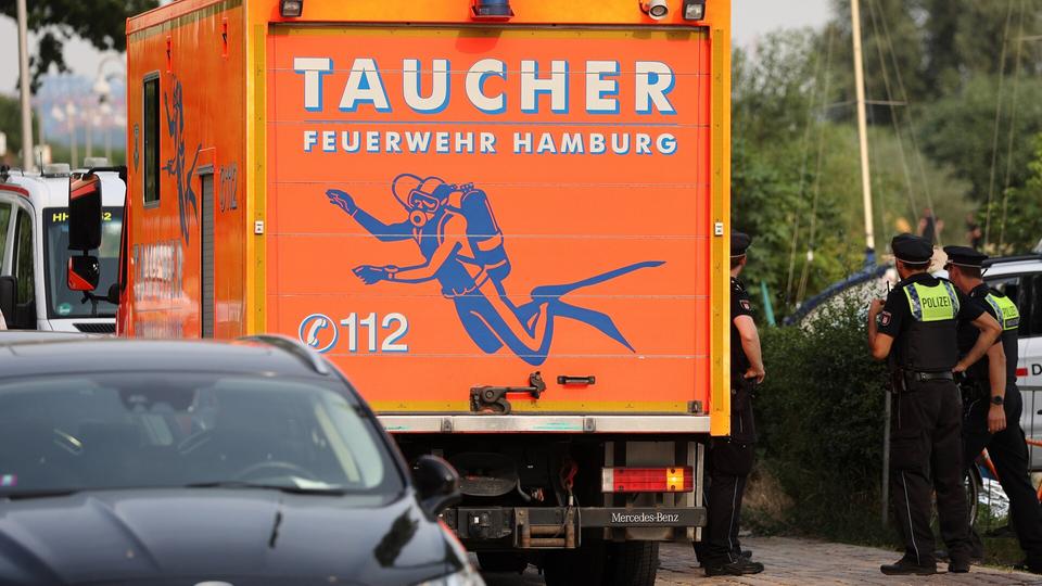 Polizei Hamburg Leiche Aus Stadtparksee Geborgen Die Familie Bangt Um Ihr Kind - 23tmd9d