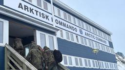 Soldaten der Bundeswehr betreten das Arktische Kommando in Nuuk, Grönland.