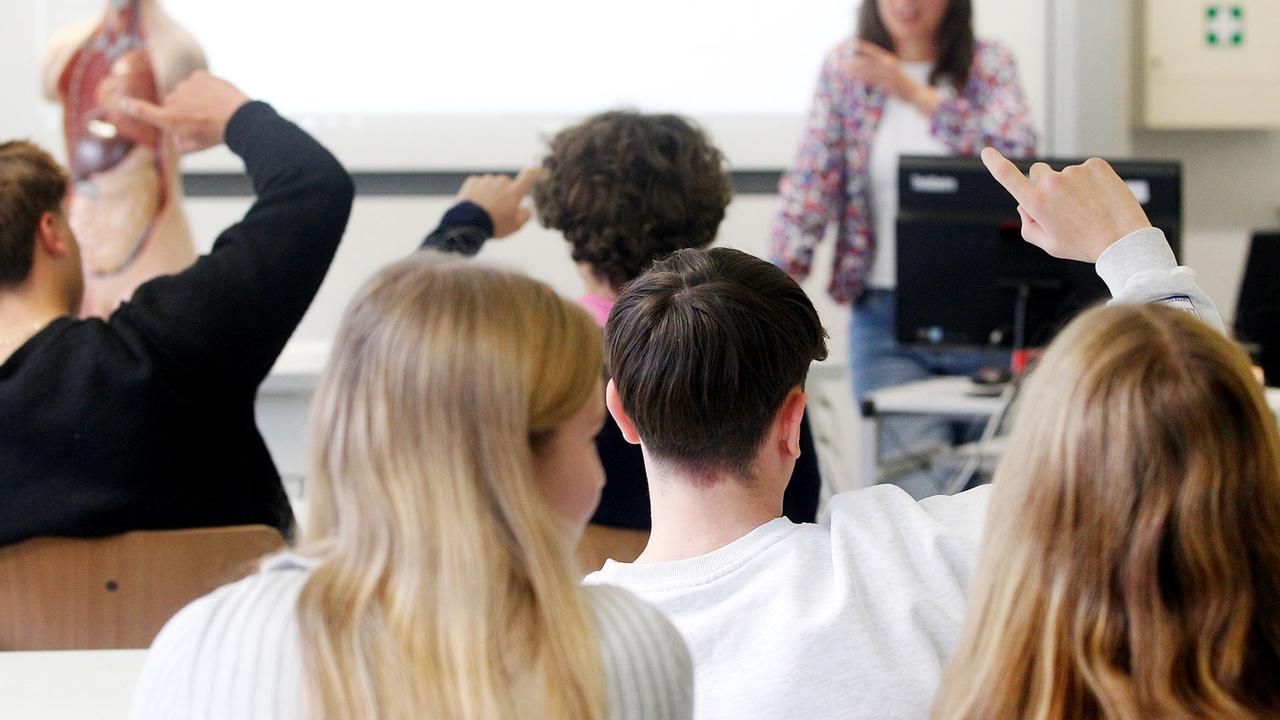 ブランデンブルク：ブランデンブルクは教育により多くのお金を入れたいと思っています – なぜ学校がまだ不満を持っているのか