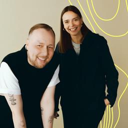 David Krause (l.) und Elena Kuch von 11KM: der tagesschau-Podcast.