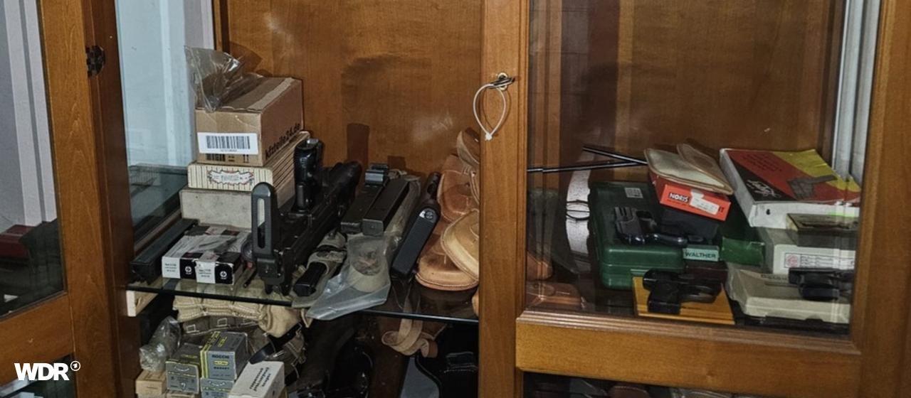 Schrank mit Devotionalien