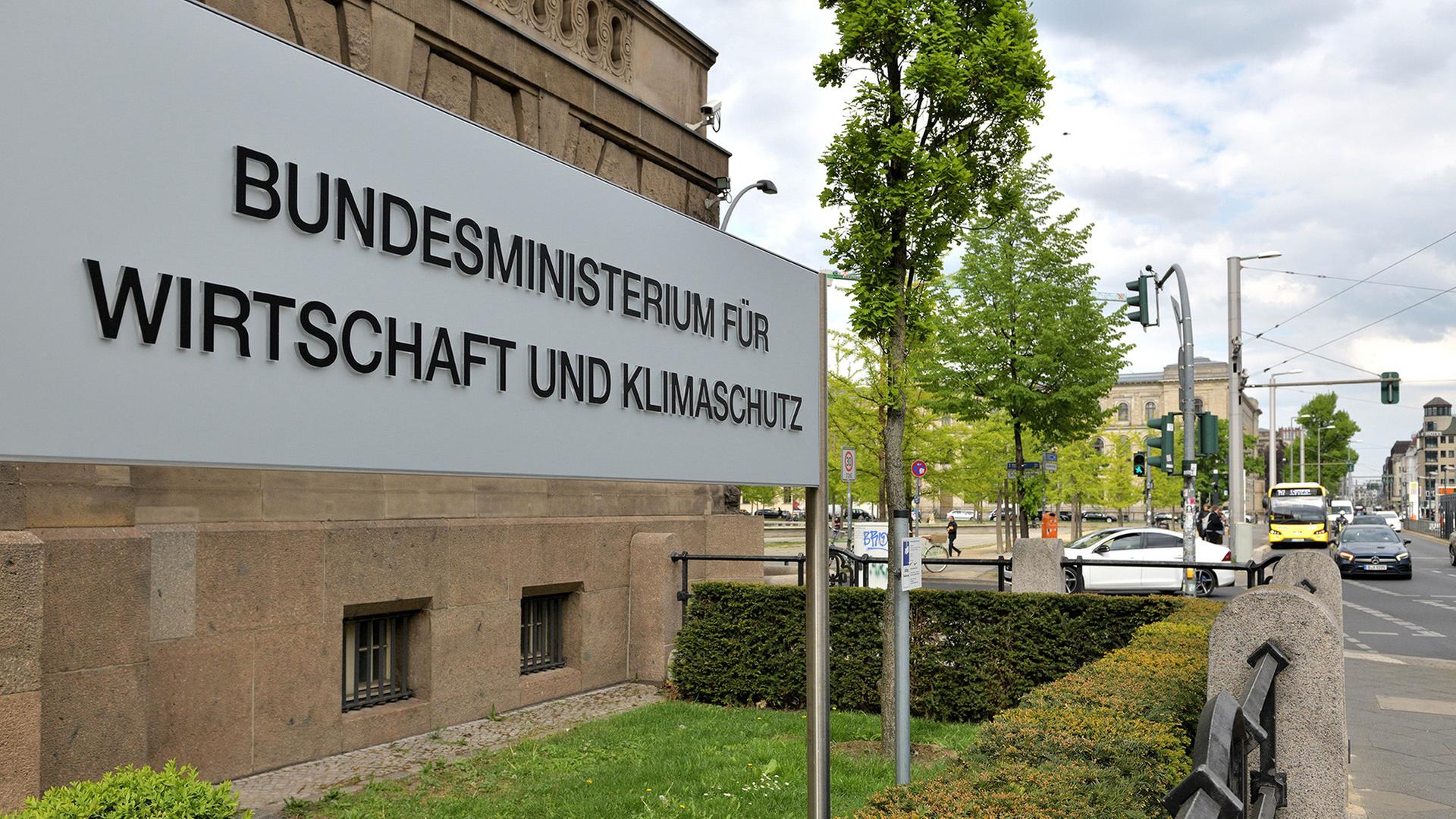 Ein Schild mit der Aufschrift 