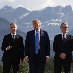 Macron, Carney, Trump und Starmer beim Gruppenbild des G7-Treffen in Kananaskis (Kanada).