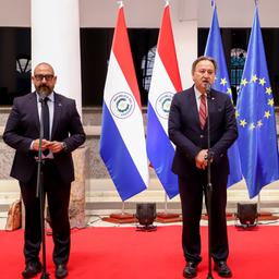 Jordi Canas von der Delegation des EU-Parlaments für Beziehungen mit Mercosur, Raul Silvero Silvagni vom Außenministerium Paraguays und Javier Garcia de Viedma, EU-Botschafter in Paraguay nach einem Treffen am 23. September 2022.
