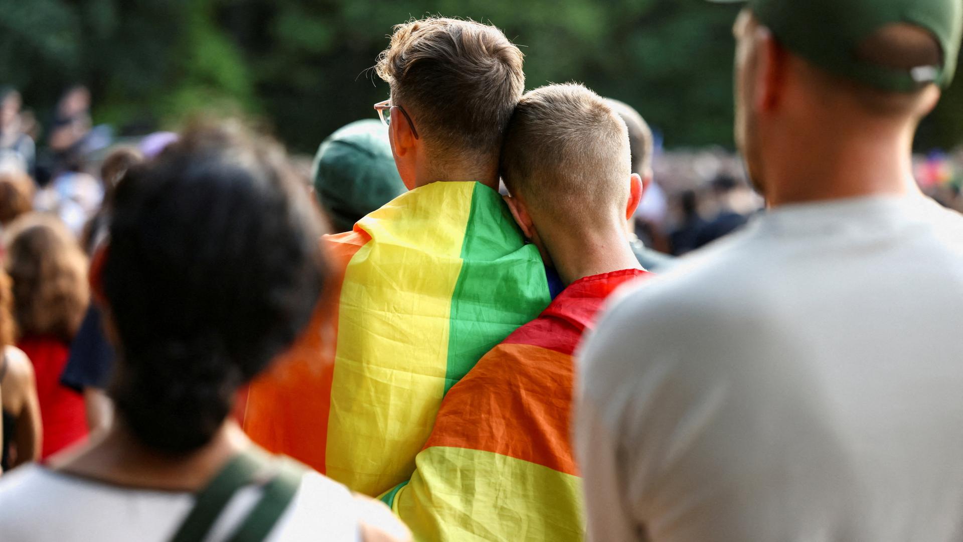 Queere Gemeinschaft fühlt sich nach CSD-Anschlag im Stich gelassen