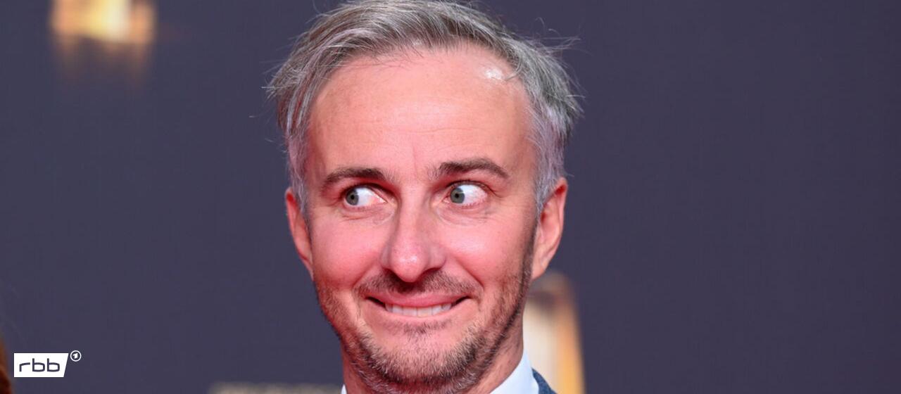Archivbild: Moderator Jan Böhmermann als Preisträger bei der Gala und Verleihung des Deutschen Fernsehpreis in Köln. (Quelle: dpa/Galuschka)