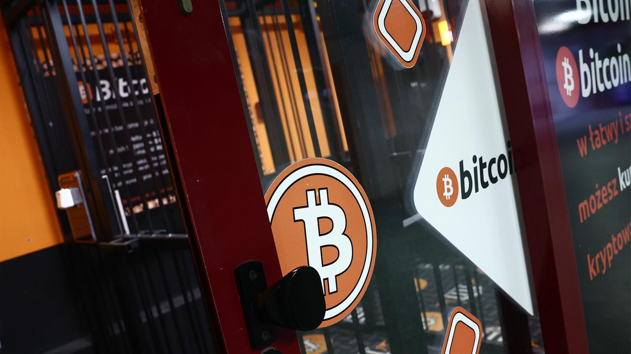 Bitcoin erreicht bei über 123.000 Dollar neuen Rekord | tagesschau.de