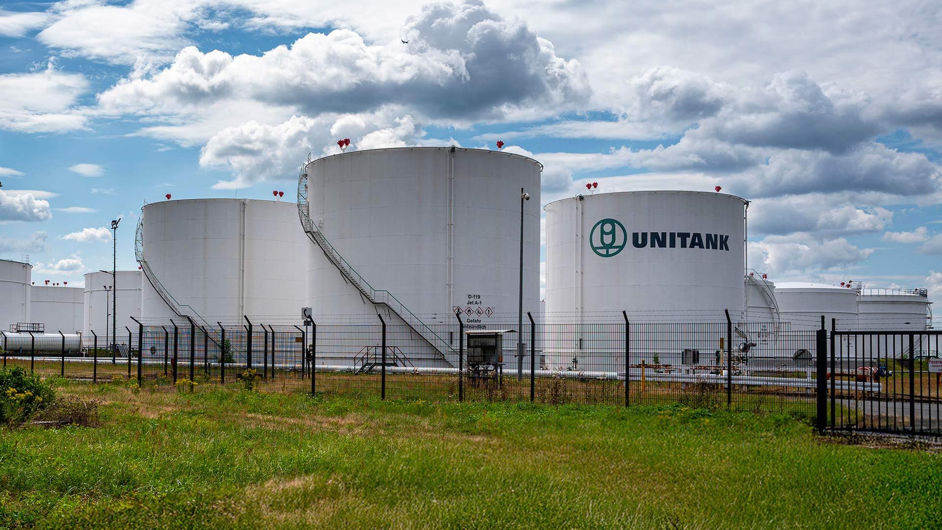 Tanklager im Ölhafen, Raunheim, Hessen. | picture alliance / CHROMORANGE