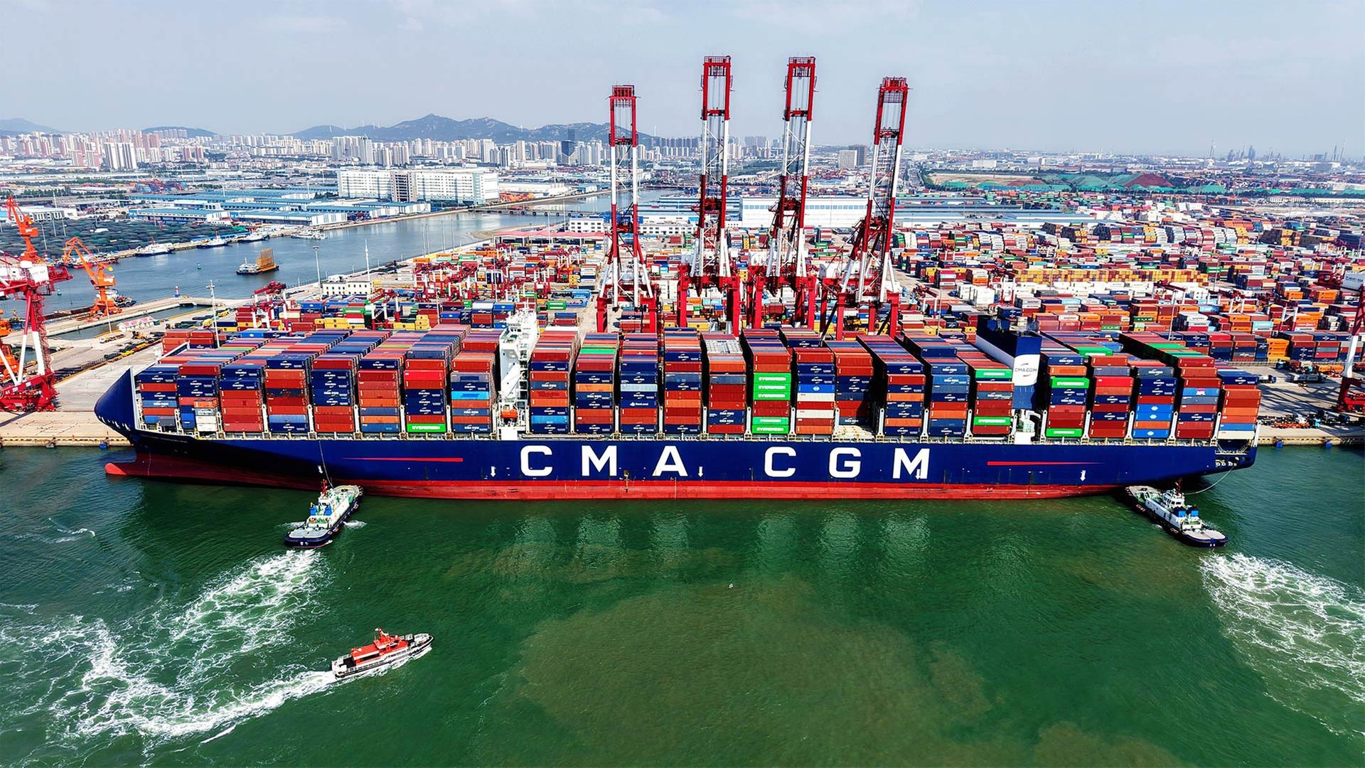 Containerschiff im Hafen von Qingdao, China. | picture alliance/dpa/XinHua