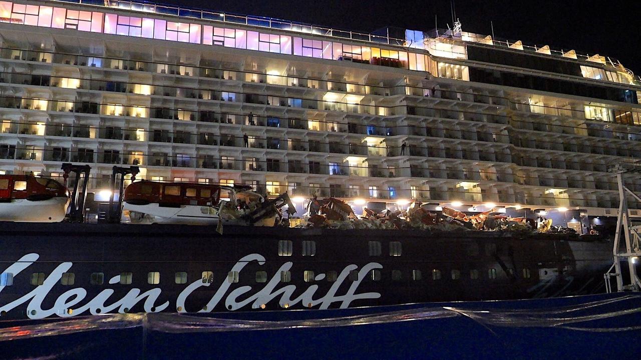 Kreuzfahrtschiff rammt zwei Containerschiffe in Bremerhaven