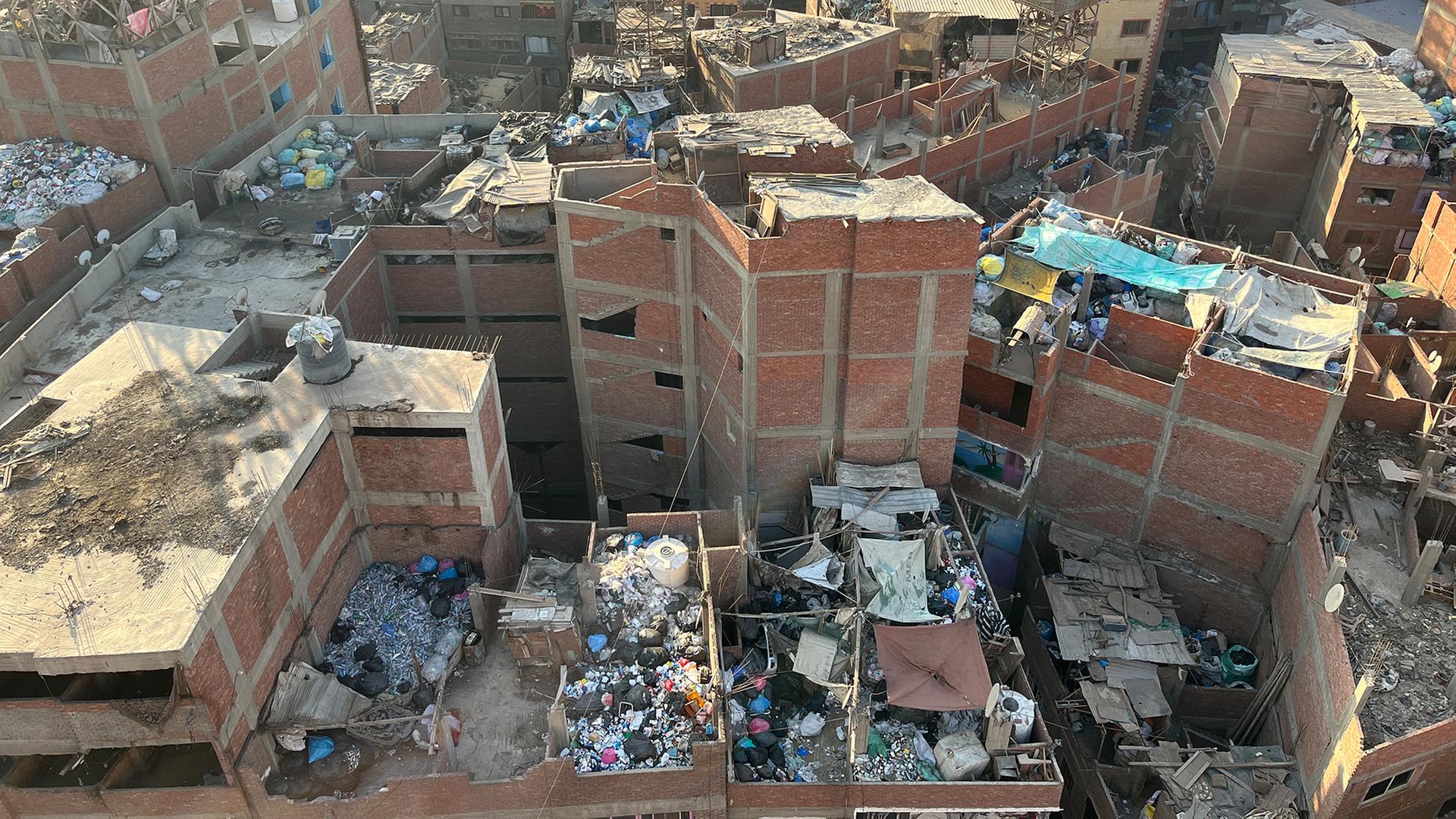 Müll liegt auf den Dächern von Gebäuden in Kairo. | ARD Kairo