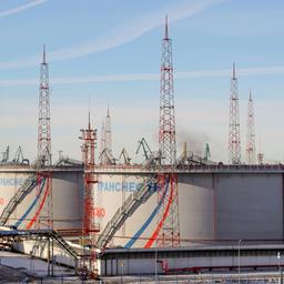 Tanks von Transneft, einem staatlichen russischen Unternehmen, das die Erdöl-Pipelines des Landes betreibt, im Ölterminal von Ust-Luga.