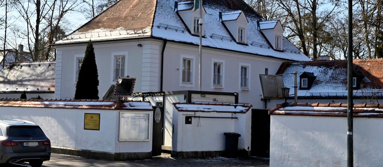 Blick auf das Generalkonsulat von Afghanistan in Grünwald (Oberbayern).