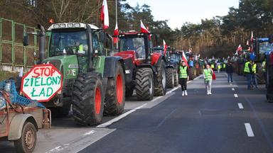 Polnische Landwirte blockieren die Autobahn A2.