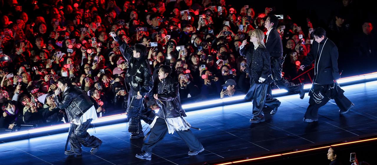 Die K-Pop-Gruppe BTS auf ihrem Konzert "BTS The Comeback Live Arirang" im Zentrum von Seoul.