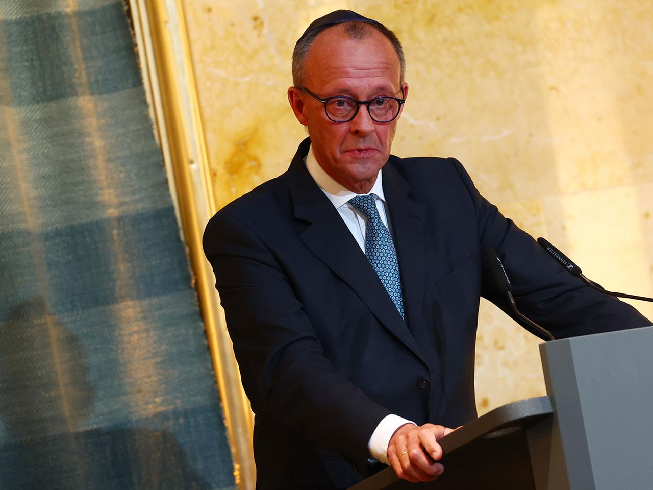 Friedrich Merz, CDU/Bundeskanzler, hält Rede bei Wiedereröffnung der  Münchener Synagoge in der Reichenbach-Straße