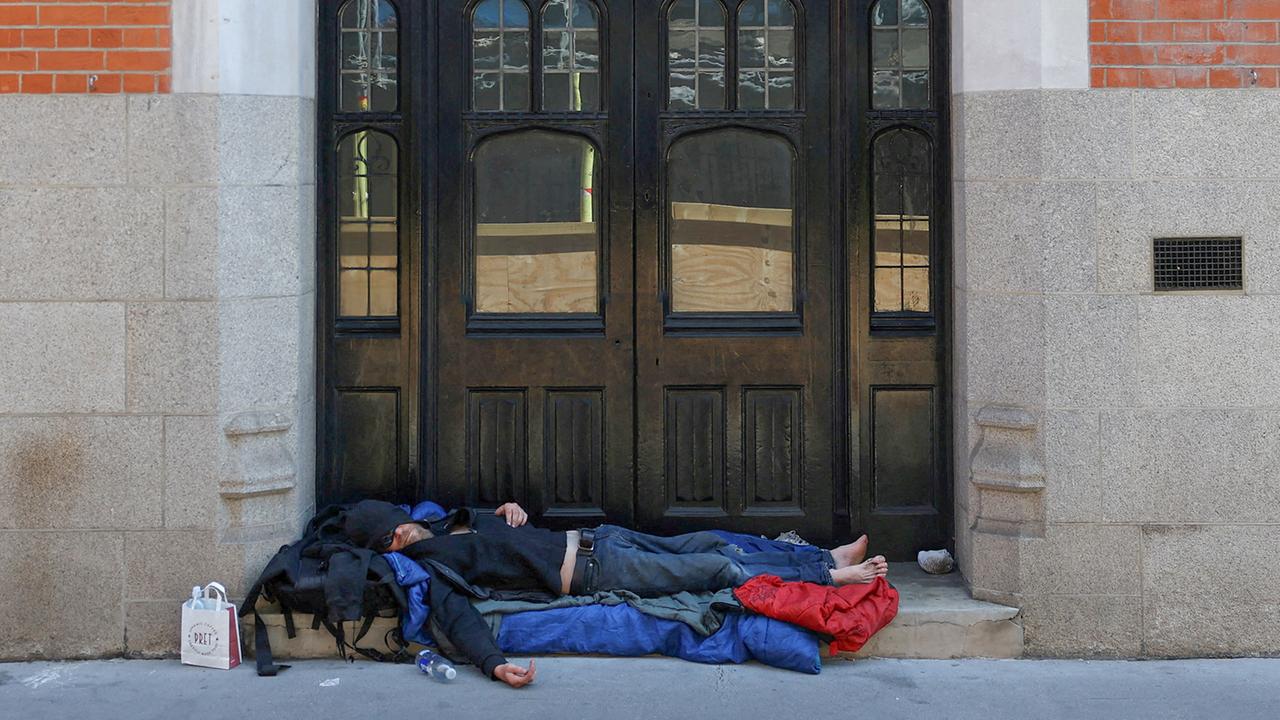 Obdachlosigkeit in Großbritannien: Burnham will Obdachlose von Straße holen