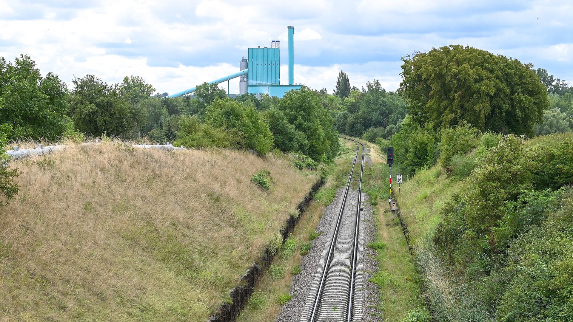 Unbekannte legen Brand an Datenkabel der Bahn in Sachsen-Anhalt