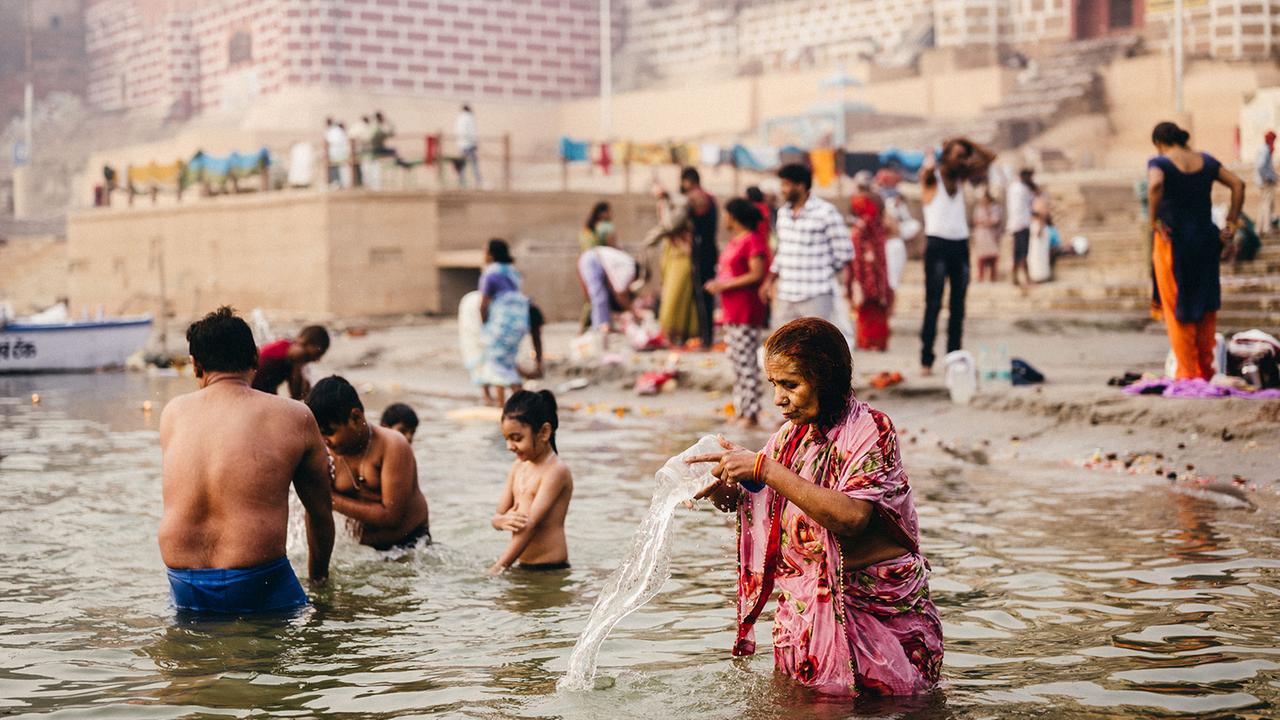 Der Ganges in Indien: Giftige Brühe oder heiliges Wasser?