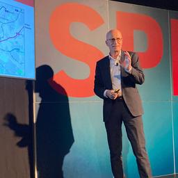 Hamburgs Erster Bürgermeister Peter Tschentscher (SPD) bei einem Bürgerdialog in Voksdorf.