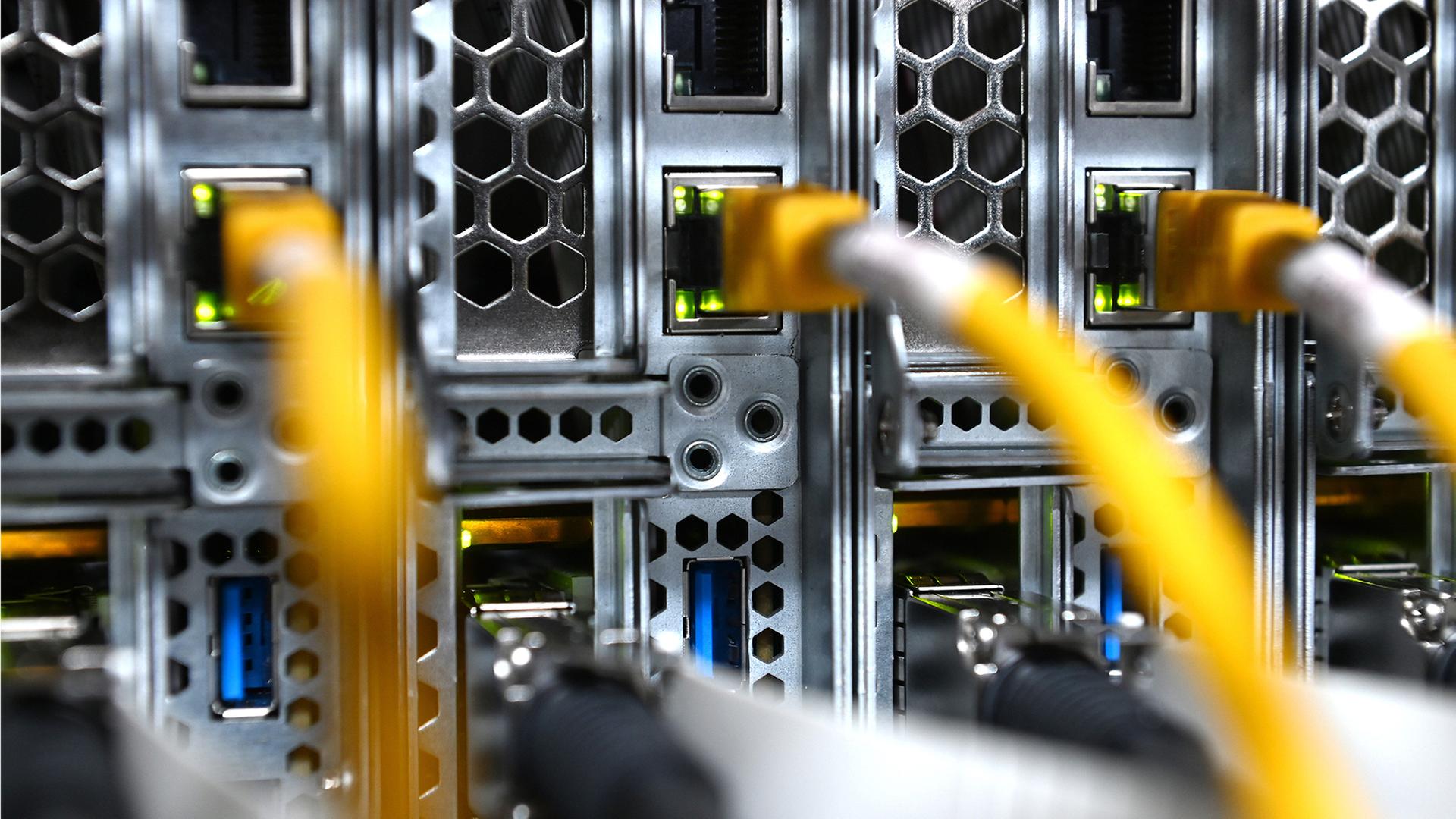 IW-Umfrage: Mehrheit der Unternehmen beklagt langsames Internet