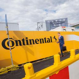 Bauzäune und Absperrungen stehen an der Baustelle der neuen Konzernzentrale von Continental.