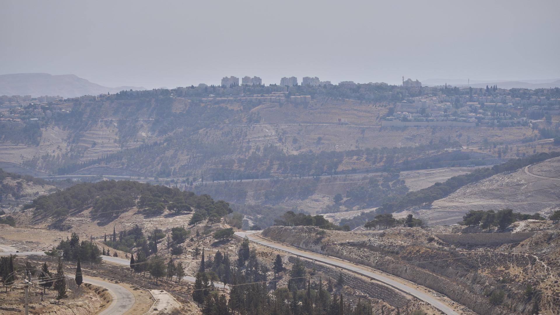 Blick auf Maale Adumim, eine israelischen Siedlung im Westjordanland | dpa
