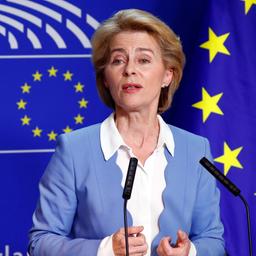 Ursula von der Leyen gibt nach ihrem Treffen im Europäischen Parlament eine Erklärung ab.