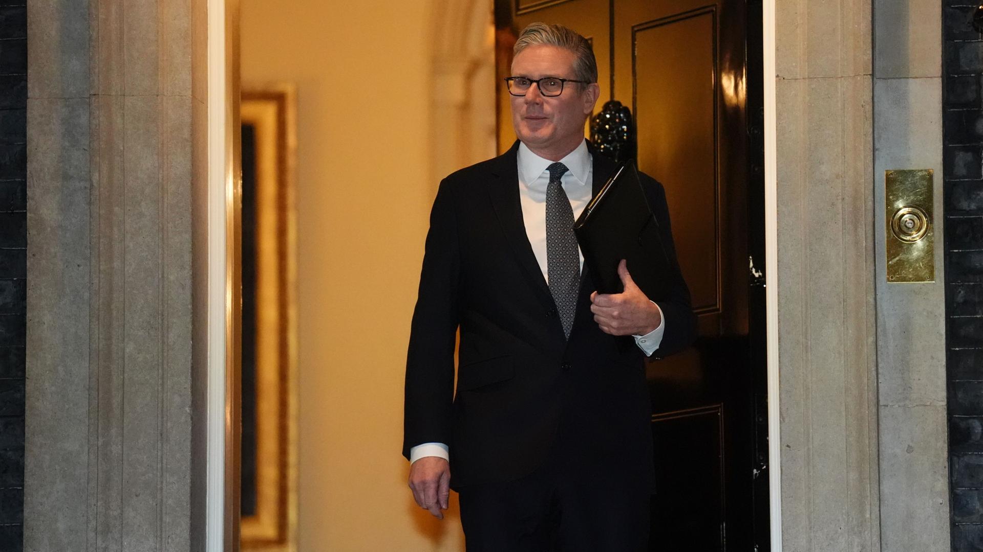 Keir Starmer vor Downing Street 10 | James Manning/PA Wire/dpa