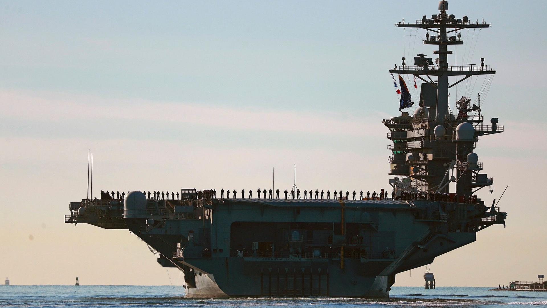 Der US-Flugzeugträger USS Abraham Lincoln | K.C. Alfred/The San Diego Union via AP