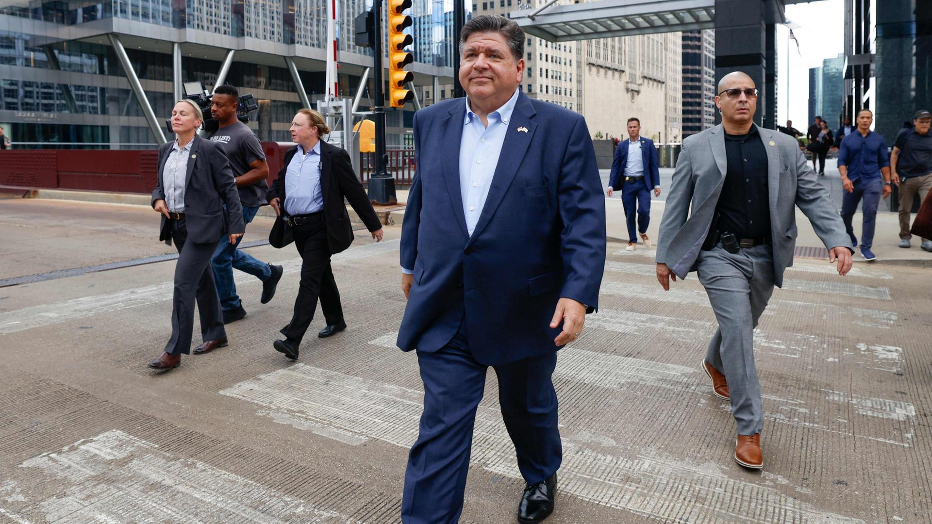 J. B. Pritzker Pritzker unterwegs zu einer Pressekonferenz in Chicago (USA). | AFP