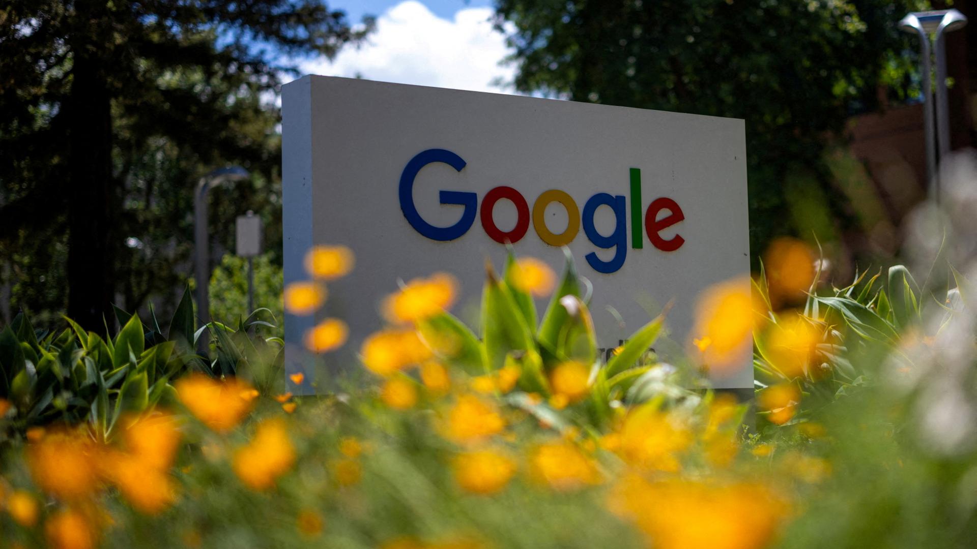 Das Google-Logo vor einem Sitz des Unternehmens in Kalifornien | REUTERS