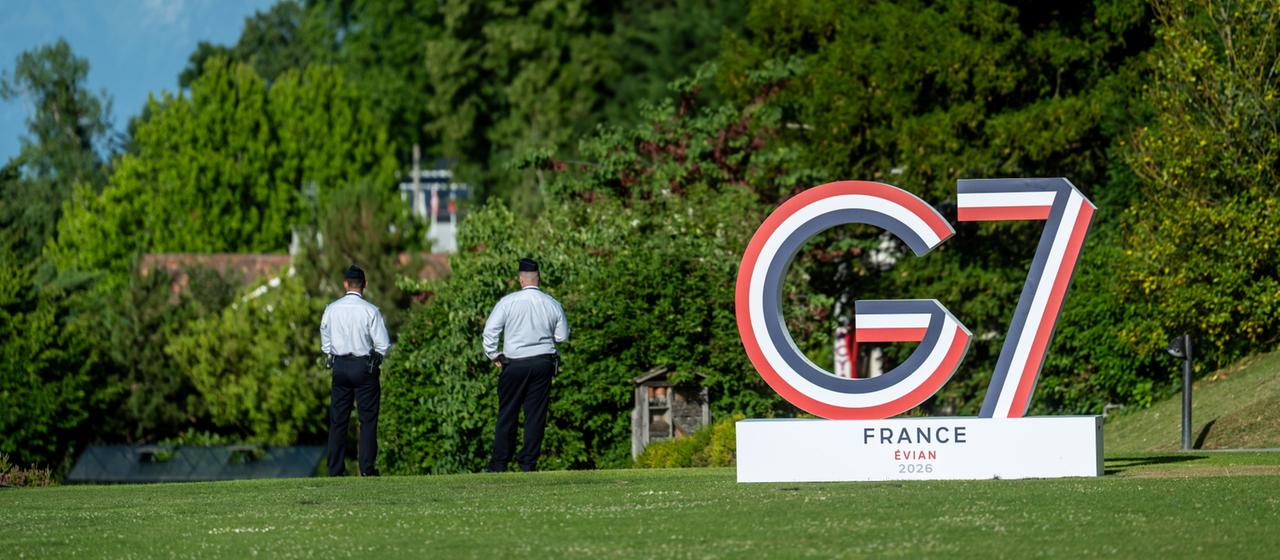 Polizisten bewachen das Gelände des G7-Gipfel im französischen Évian.