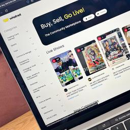 Die Website whatnot.com ist auf einem Laptop geöffnet.