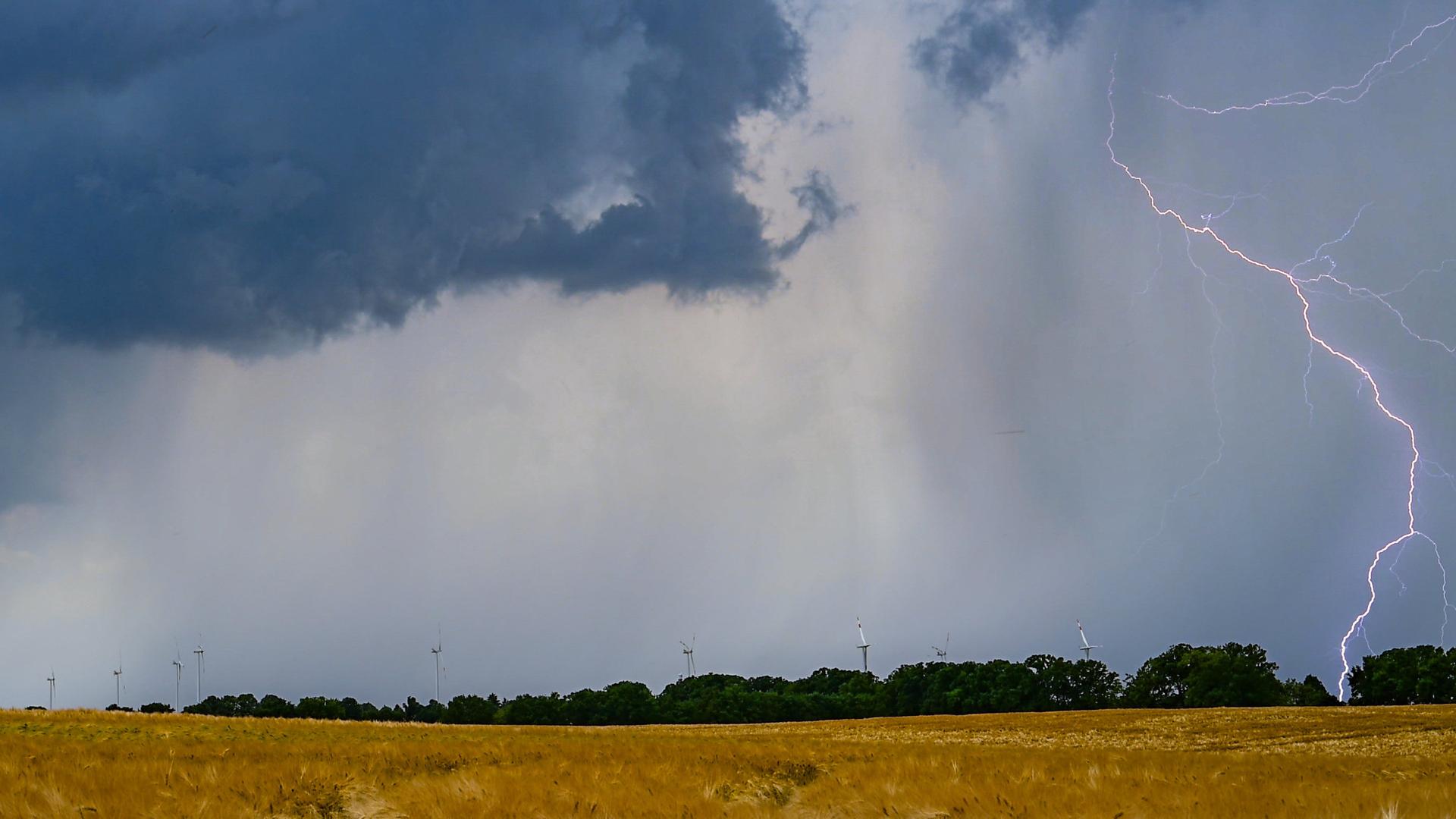 Wetter in NRW: Heute Abend und in der Nacht drohen schwere Gewitter