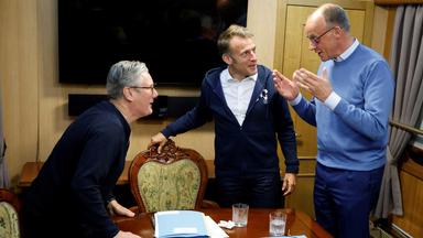 Emmanuel Macron, Keir Starmer und Friedrich Merz an Bord eines Zuges
