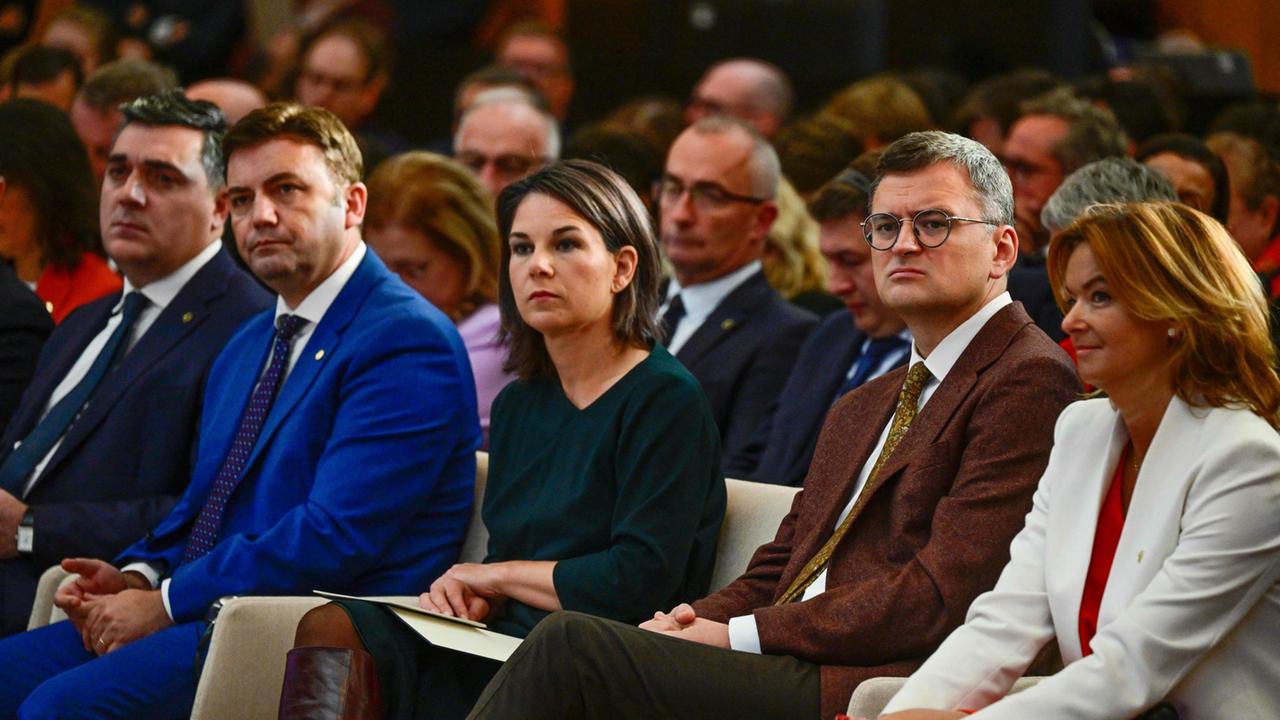 Baerbock will EU mit tiefgreifenden Reformen zukunftsfest machen 