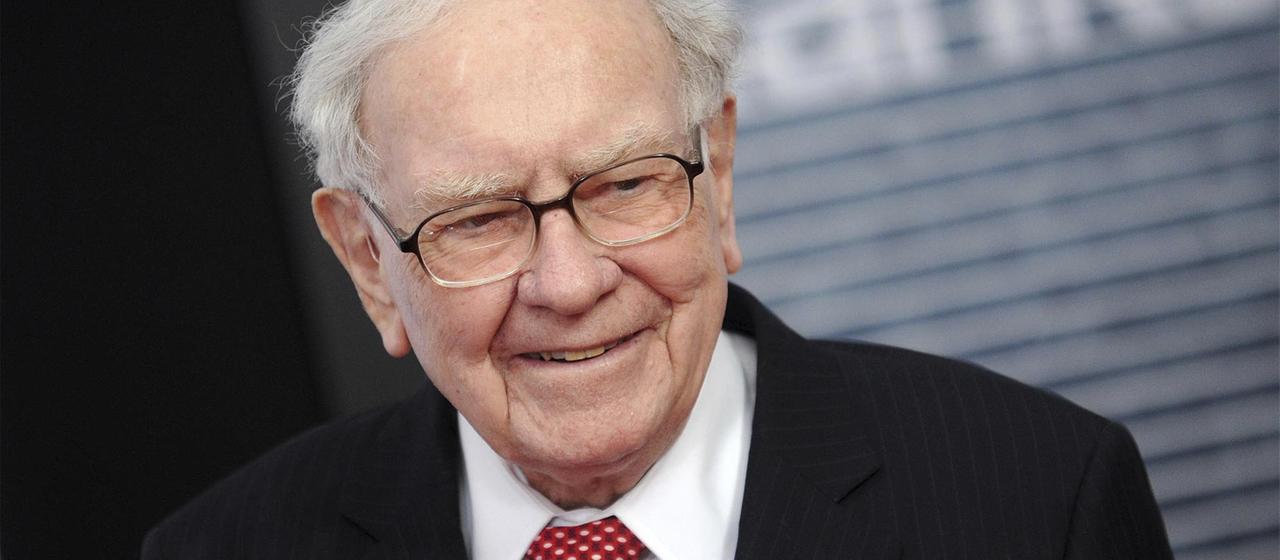 Investor Warren Buffett lächelt