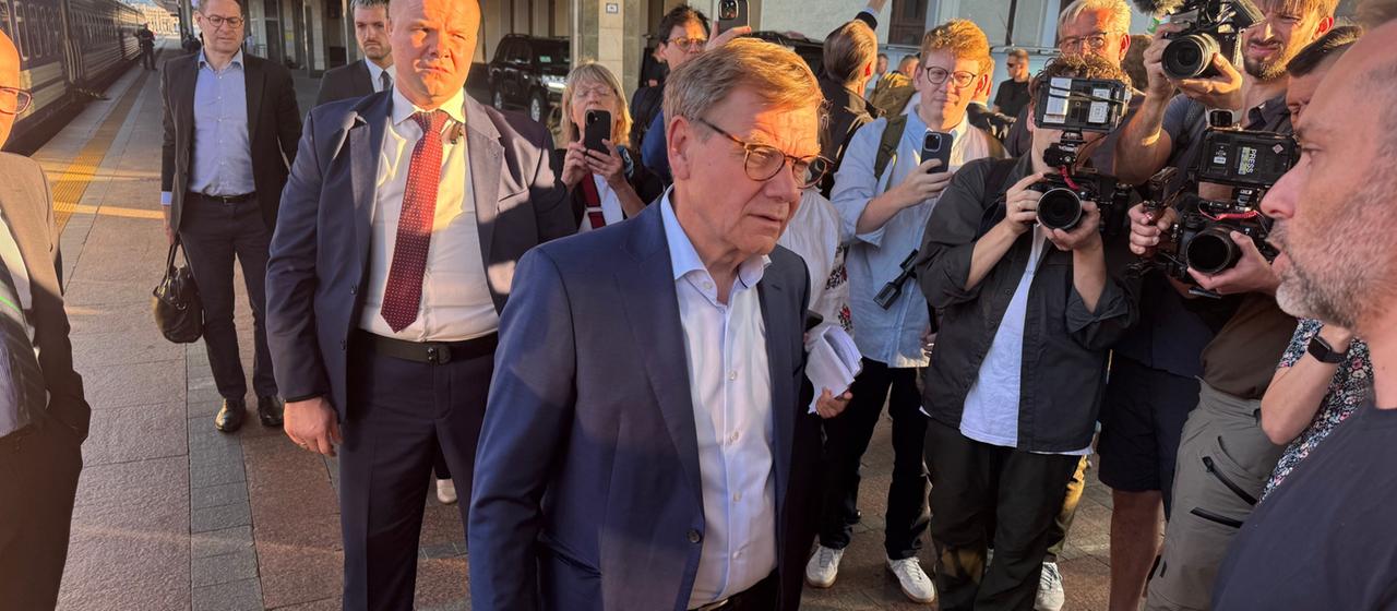 Johann Wadephul kommt am Bahnhof in der ukrainischen Hauptstadt Kiew an