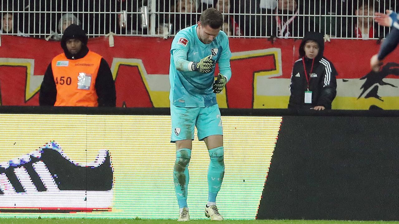 ベルリン：VfLボーフム戦：ウニオン・ベルリン、ライター投げでスタジアム入場禁止処分