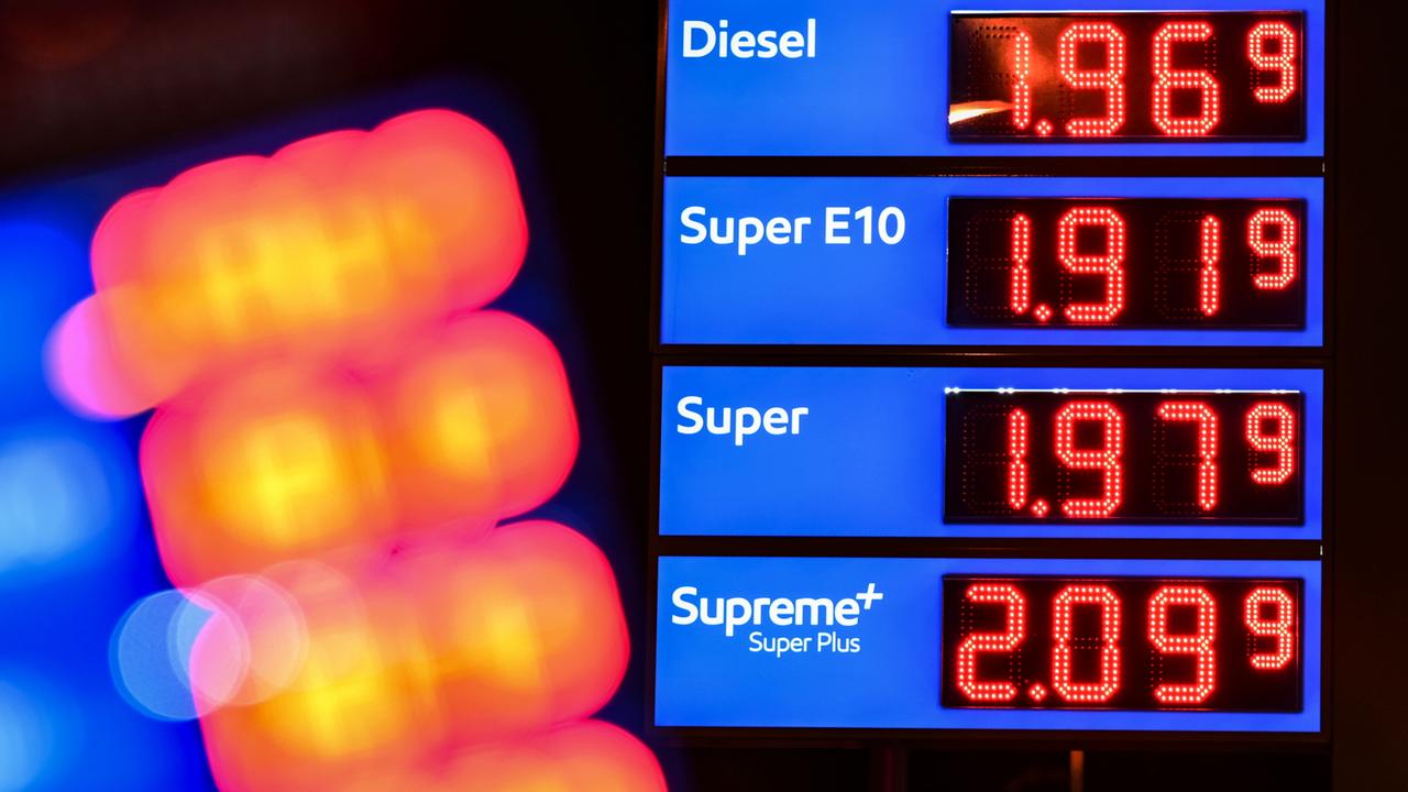 Uneinheitliche Spritpreise: Diesel ist teurer als Super E10 | tagesschau.de