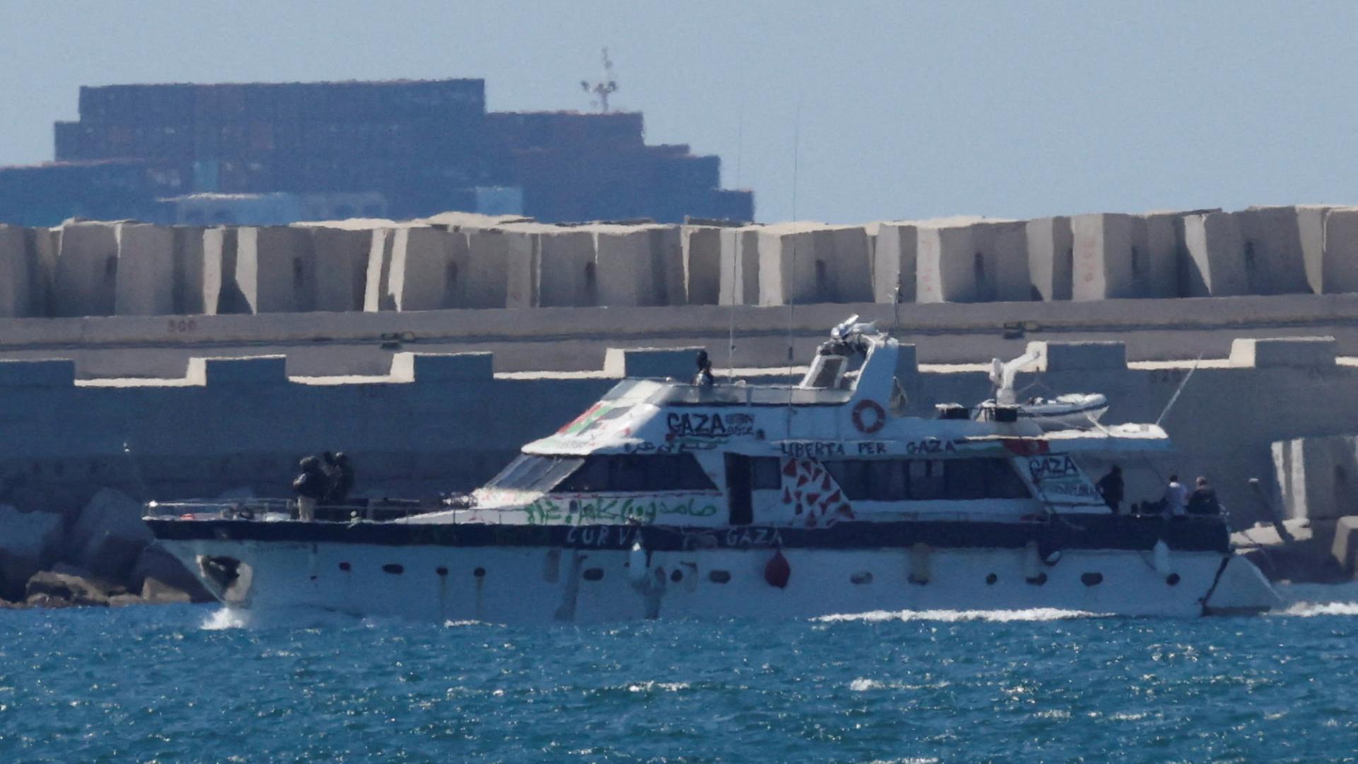 Ein festgesetztes Schiff der 