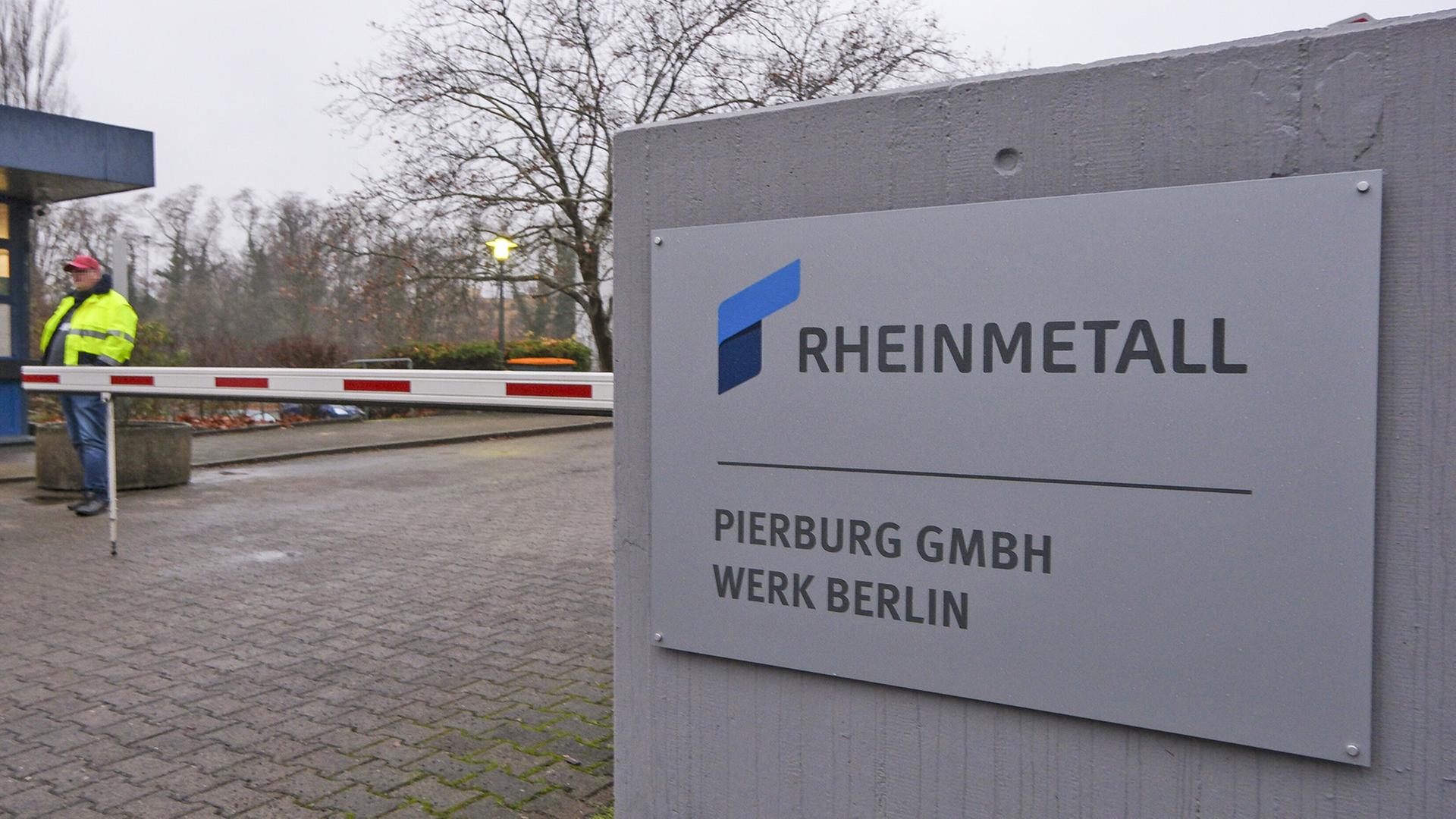 Die Einfahrt zum Rheinmetall Werk in Berlin Wedding. (Quelle: Picture Alliance/Anadolu/Halil Sagirkaya) | Picture Alliance/Anadolu/Halil Sagirkaya