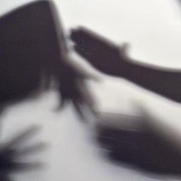 Ein 17-Jähriger soll in Mainz seinen Vater getötet haben. Laut Staatsanwaltschaft soll ihn der Vater vorher gequält haben. (Symbolbild)