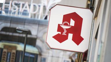 Schild einer Apotheke