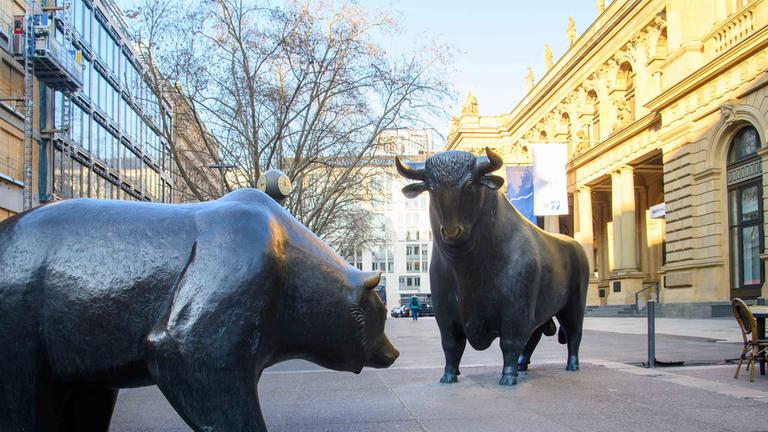 Bulle und Bär vor der Frankfurter Wertpapierbörse