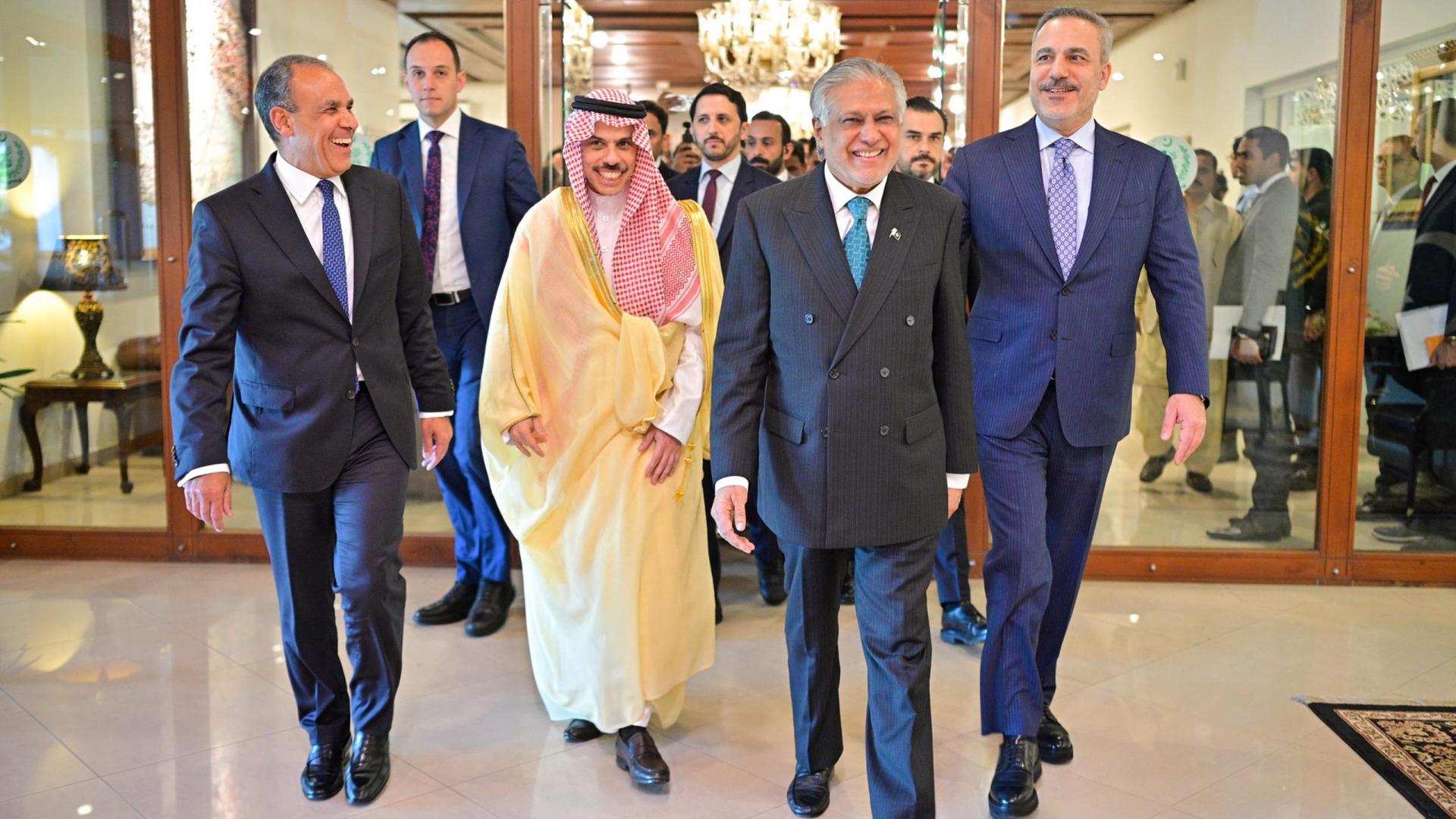 Ishaq Dar mit Amtskollegen aus Ägypten, Saudi-Arabien und der Türkei. | EPA