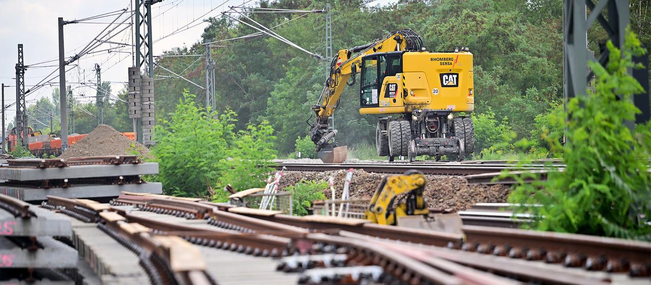 Arbeiten auf der Baustelle der Generalsanierung der Strecke Hamburg Berlin.