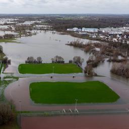 In Nordrhein-Westfalen sind Fußballplätze überschwemmt.
